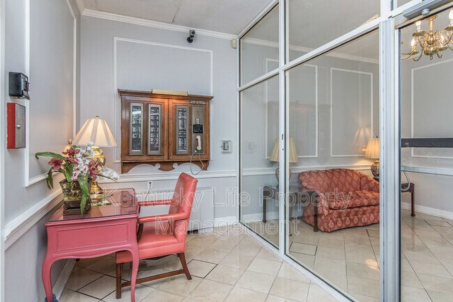 Foto del edificio - 2121 Nicholasville Rd