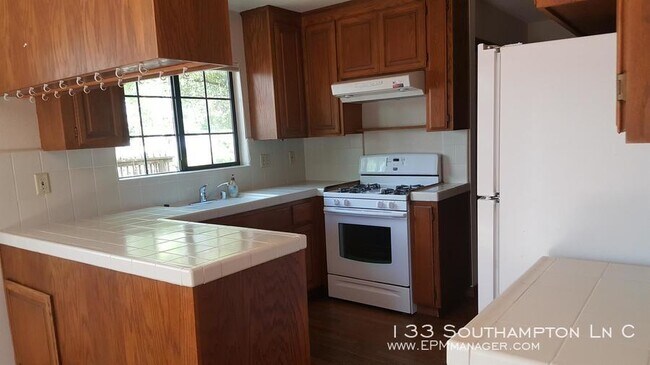 Foto del edificio - 133 Southampton Ln