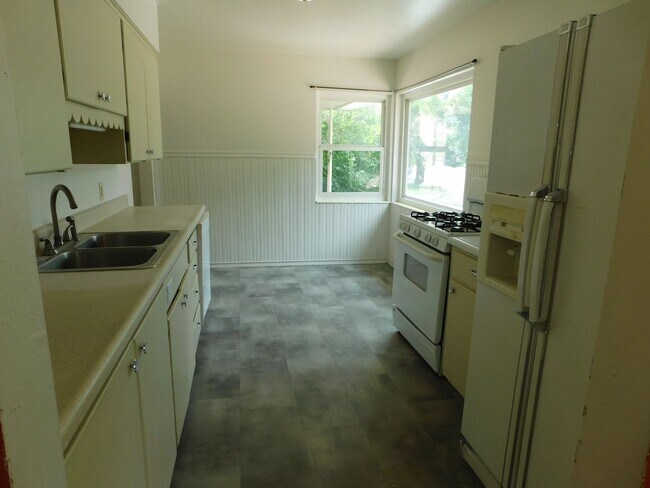 Building Photo - 535 Orchard Avenue