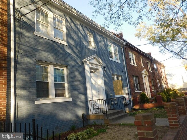 Building Photo - 2214 Nicholson St SE