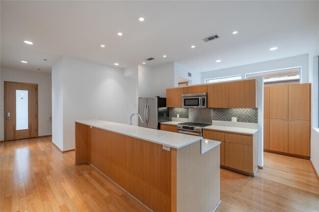 Foto del edificio - 4011 Lewis Ln