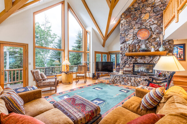 Building Photo - 2524 Aspen Springs Dr