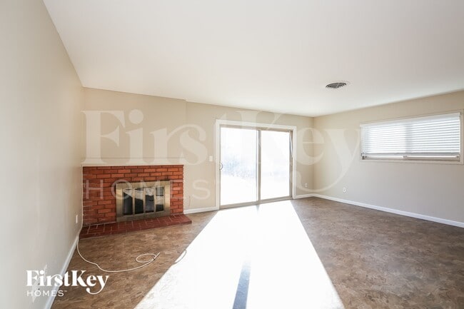 Building Photo - 5925 Pebble Beach Blvd