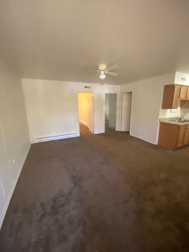 Foto del edificio - 2408 Williams Creek Rd
