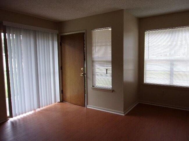 Foto del edificio - 29360 Red Oak Rd