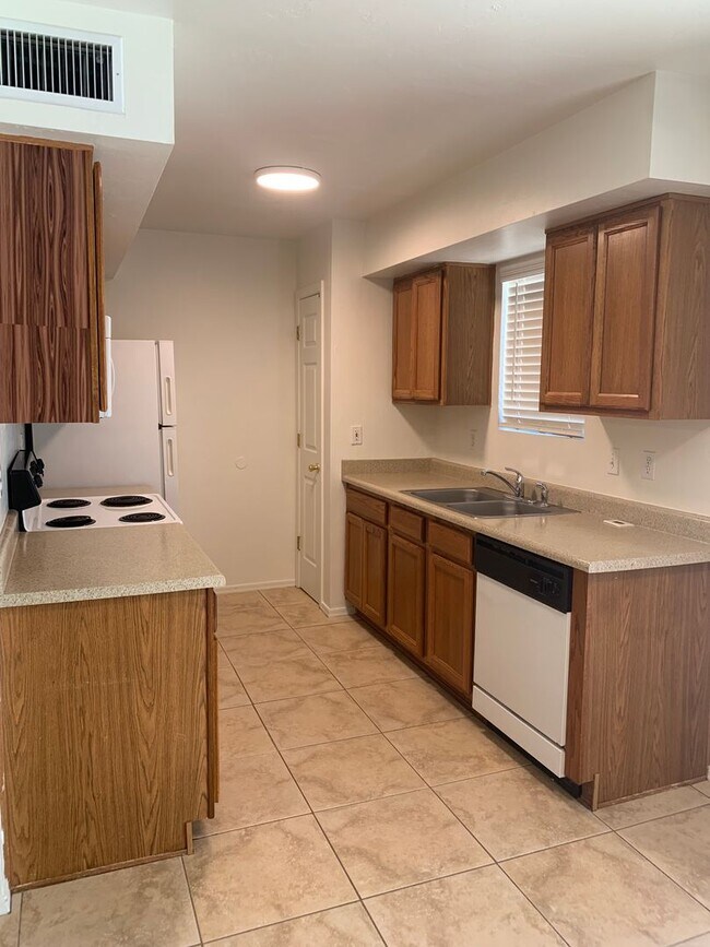 Building Photo - 2-Story 2 Bedroom Townhome in Quiet Commun...