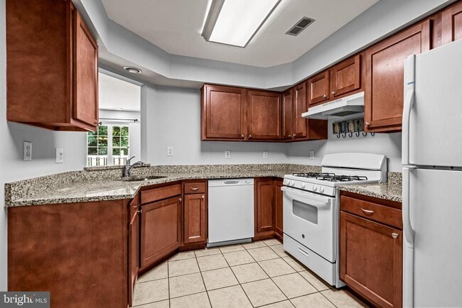 Building Photo - 706 Oswego Ct