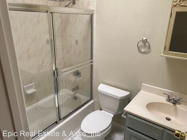 Building Photo - 4 br, 3 bath House - 2171 Mission St, #402
