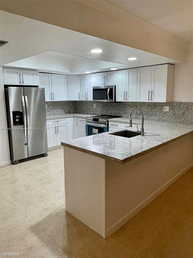 Foto del edificio - 3 br, 2 bath House - 9004 NW 23rd St # 9004