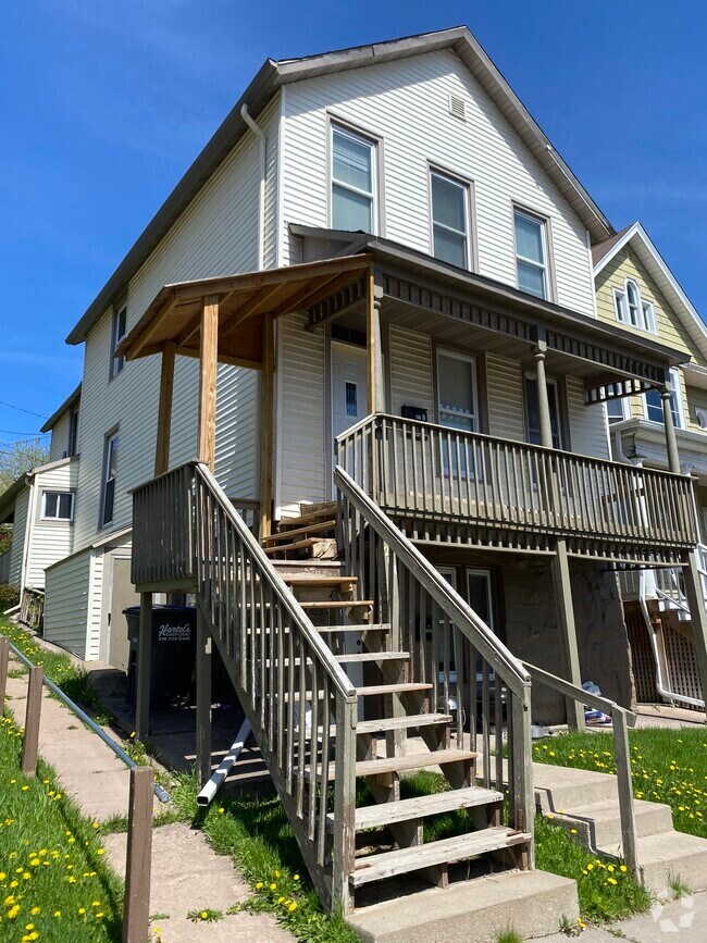 Central Hillside Short Term Apartments for Rent Duluth, MN 3