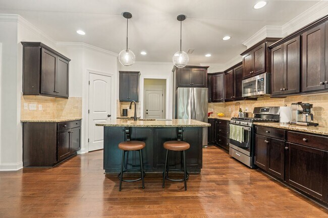 Foto del edificio - Convenient Carrboro Living in a Spacious 4 Bedroom Home