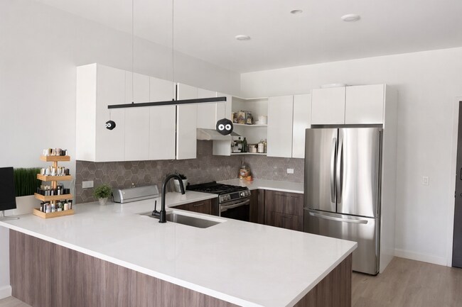 Foto del edificio - 948 W Sunnyside Ave
