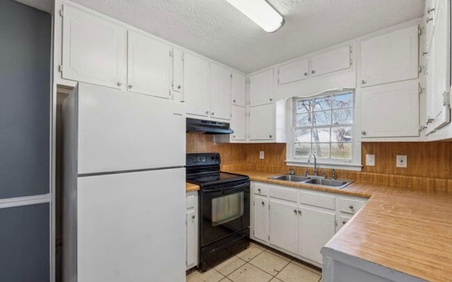 Building Photo - 401 Cabriolet Ct