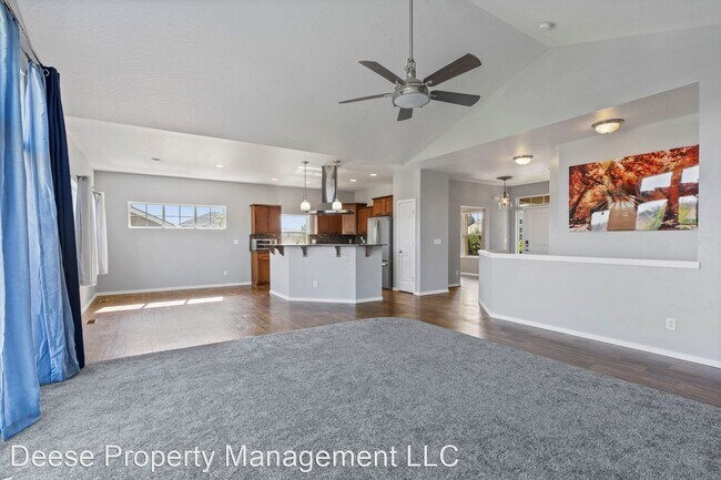 Building Photo - 3 br, 3 bath House - 910 W Chaperon Peak D...