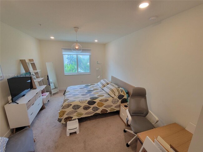 Foto del edificio - 6401 NW 103rd Pl