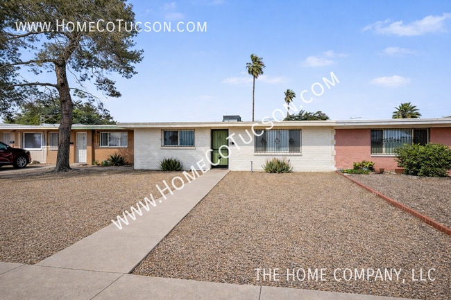 Building Photo - 1319 E Louisiana Dr