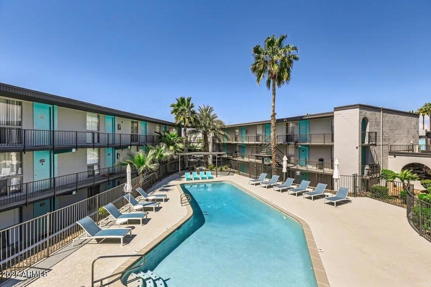 Foto principal - 1645 E Thomas Rd