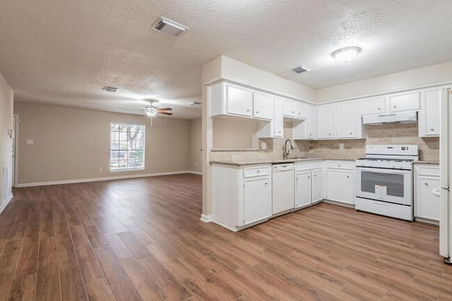 Foto del edificio - 1007 Cascade Creek Dr