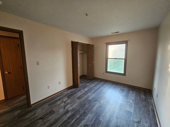 Building Photo - 4424 Lovers Lane