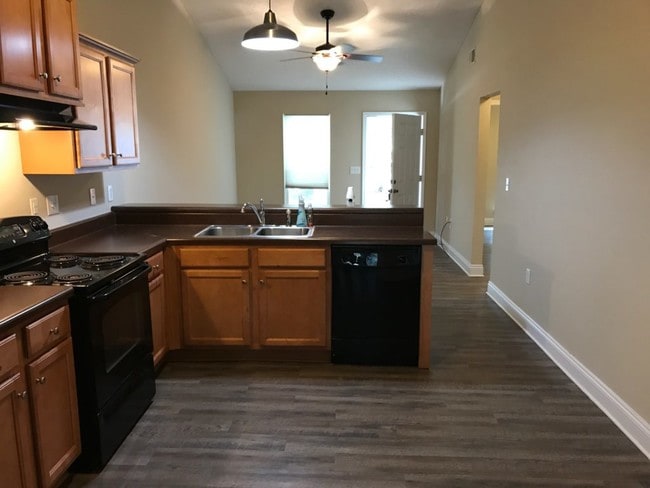 Building Photo - 8551 Southwood Ct