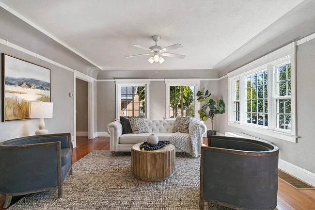 Foto del edificio - 102 Poplar Ave