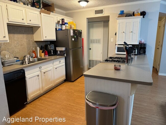 Building Photo - 3 br, 2 bath House - 3211 Heatherwood