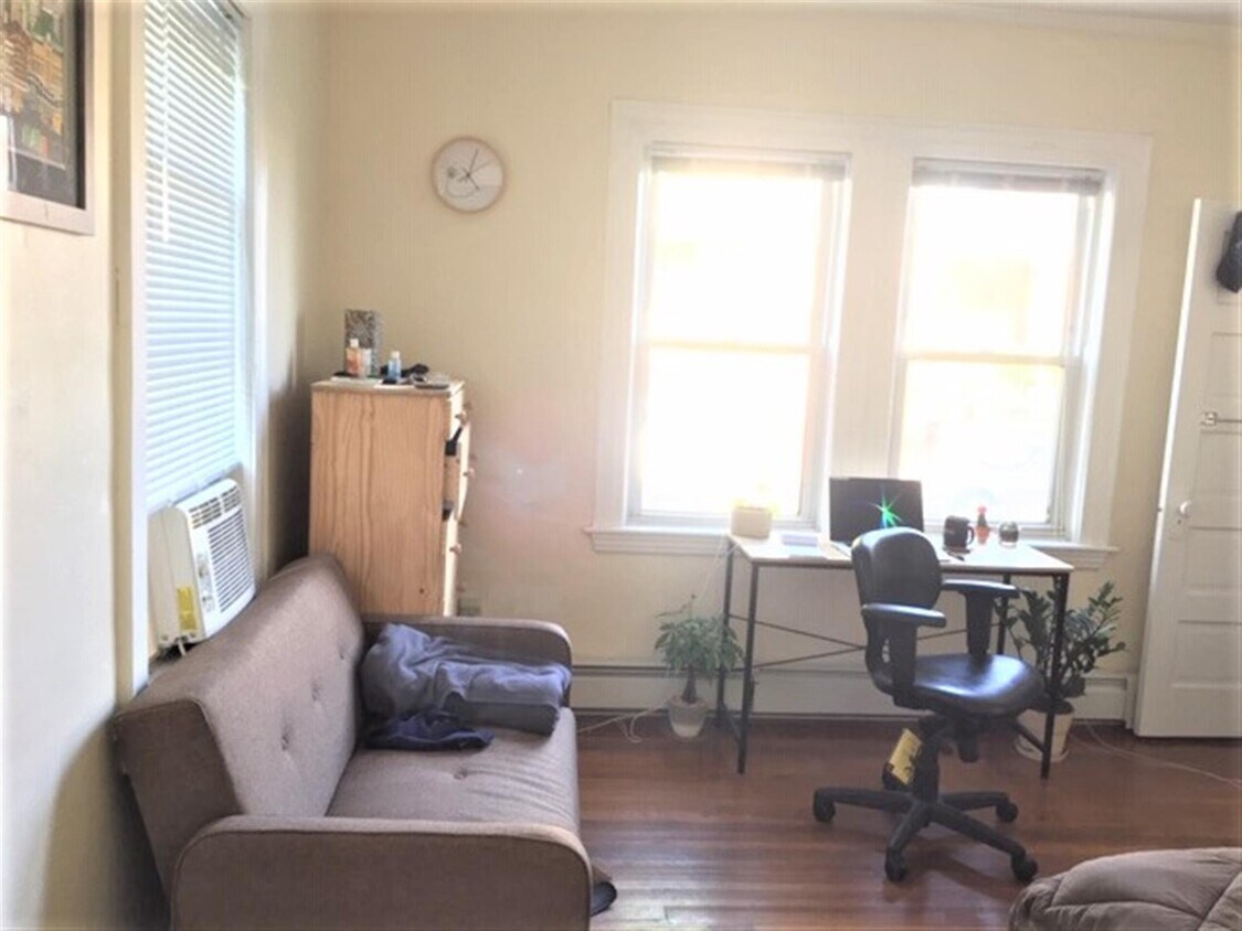Primary Photo - 13 Craigie St
