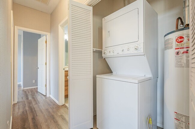 Building Photo - 2485 Fountainhead Blvd