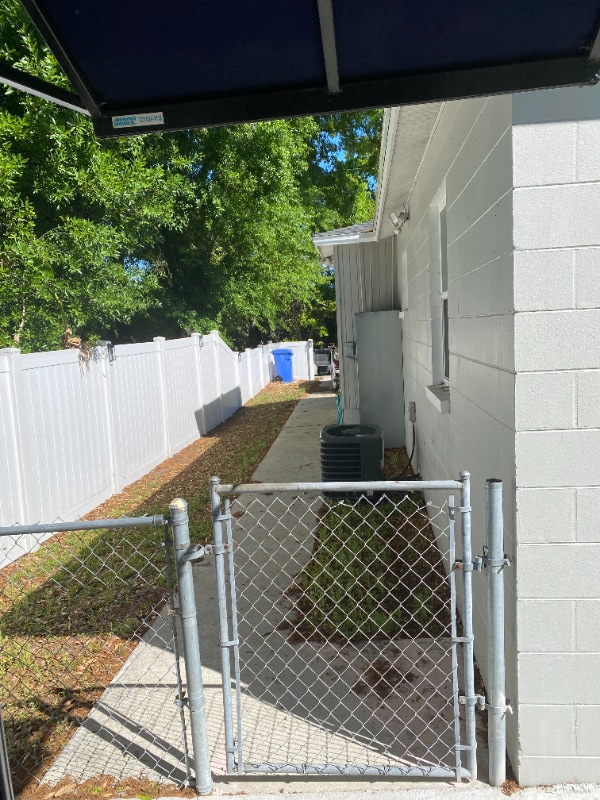 Building Photo - 9725 Alsobrook Ave