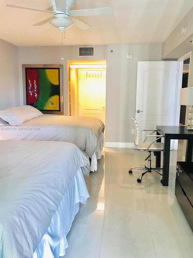 Foto del edificio - 1200 Brickell Bay Dr