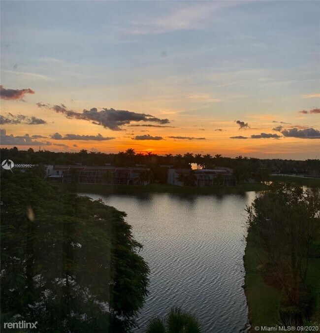 Foto del edificio - 10750 NW 66th St