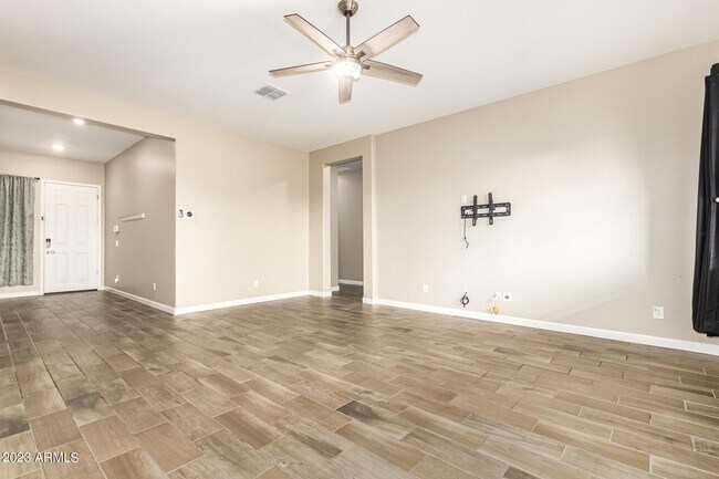 Building Photo - 4915 S Leisure Way
