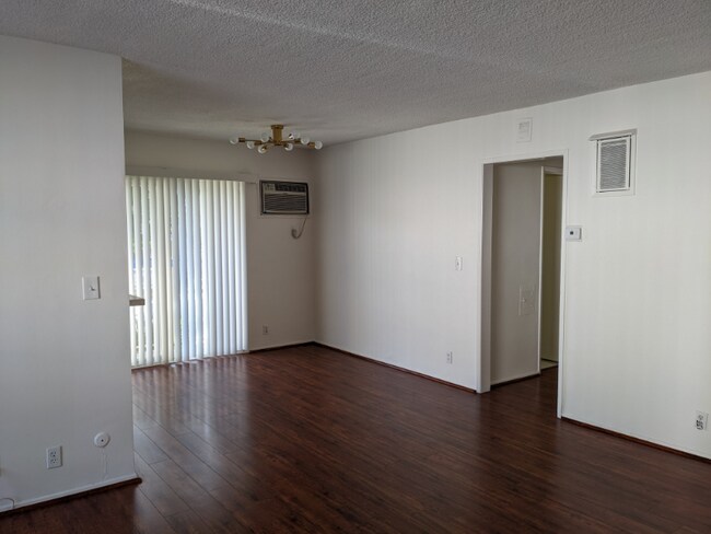Foto del edificio - 8206 Romaine St