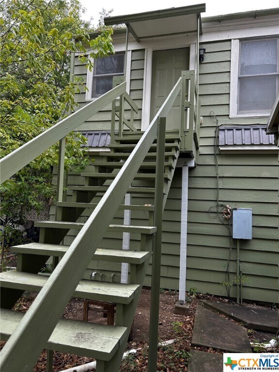 Foto del edificio - 112 E College St