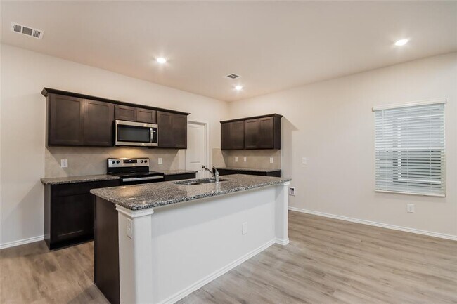 Building Photo - 15255 Estrella Rd W