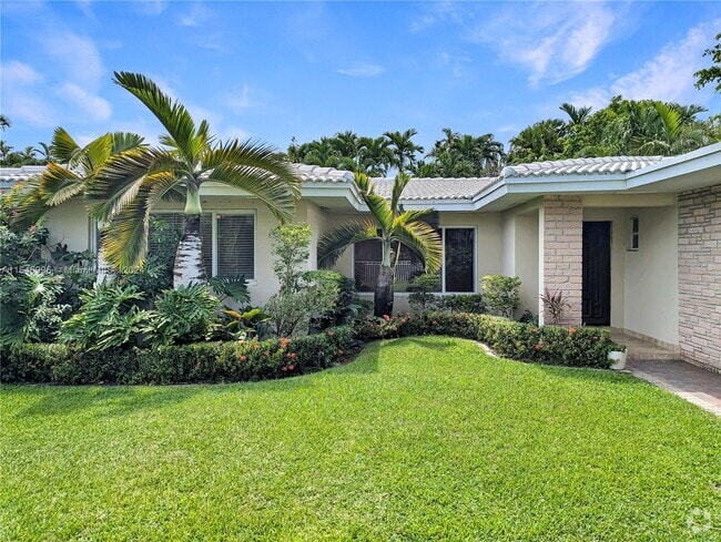 Building Photo - 6140 Pine Tree Dr