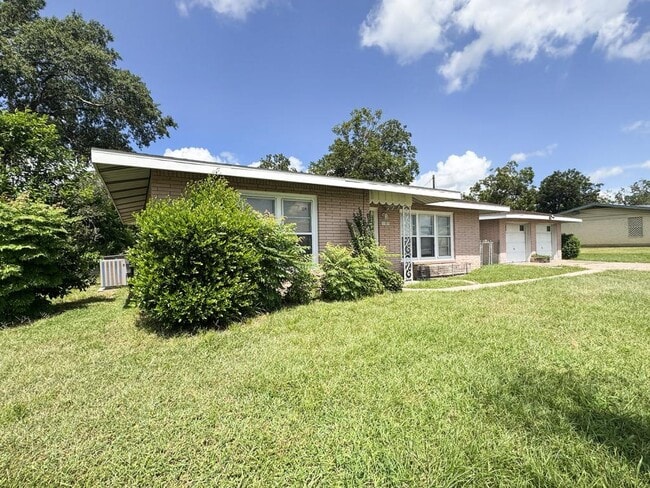 Building Photo - 8103 N Navarro St