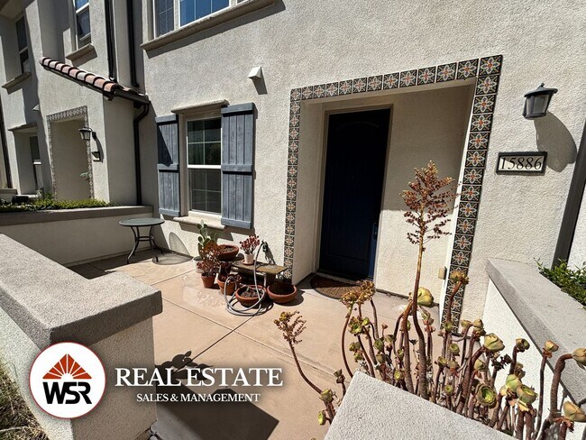 Foto del edificio - Stunning 4 Bedroom Townhome in the Heart of Chino Hills