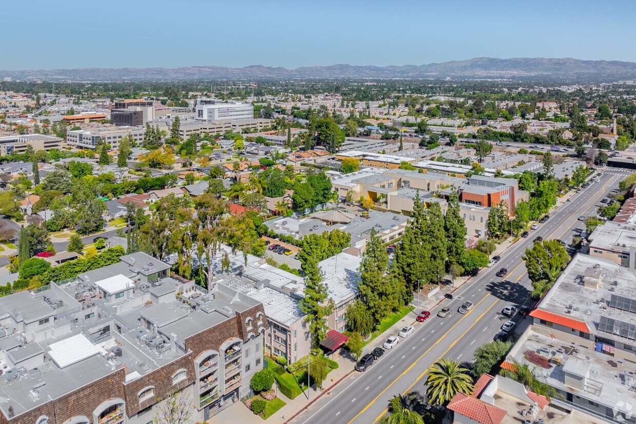 Foto principal - 5405 Lindley Avenue