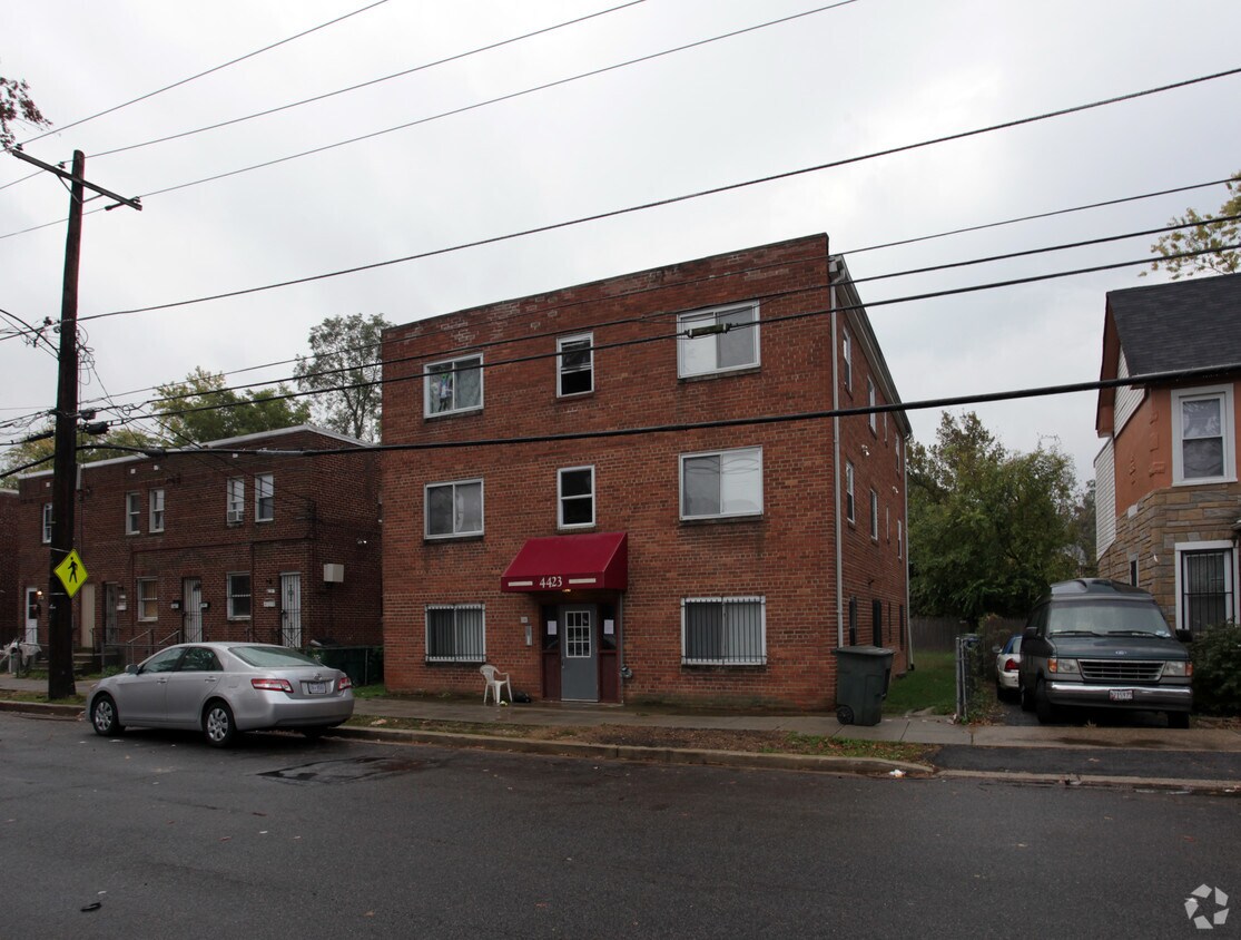 Building Photo - 4423 Gault Pl NE