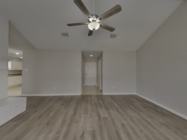 Foto del edificio - 14218 Overbrook Ln