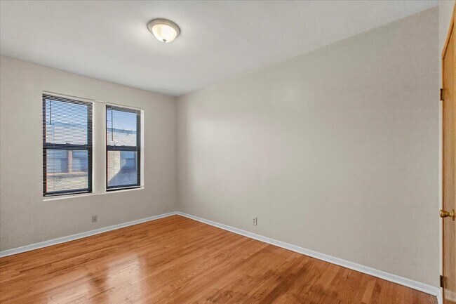 Building Photo - 1934 E 74th St