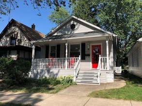 Building Photo - 725 Warner Ave