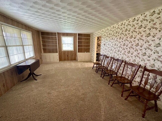 Building Photo - Charming & Private 3-Bedroom Home in New O...