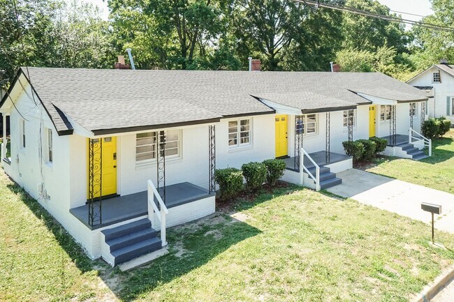 Building Photo - Newly Renovated Two Bedroom Home!