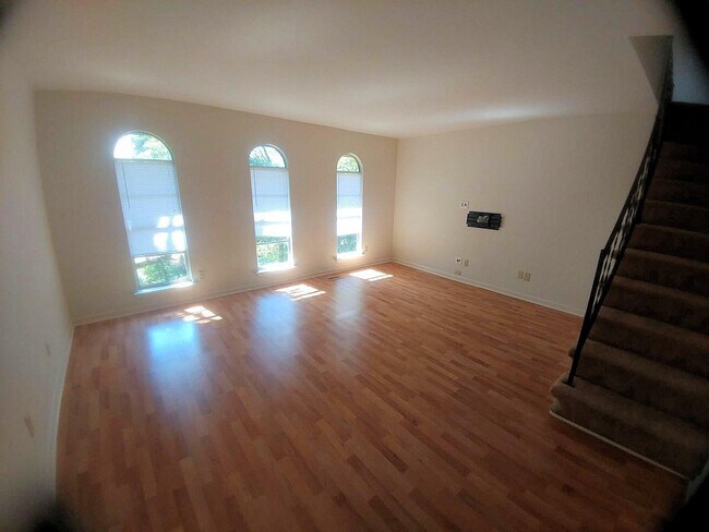Building Photo - 733 S Germantown Cir