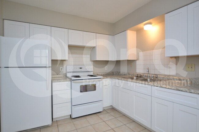 Foto del edificio - 1861 N Center St