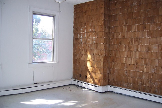 Building Photo - 498 Humboldt St