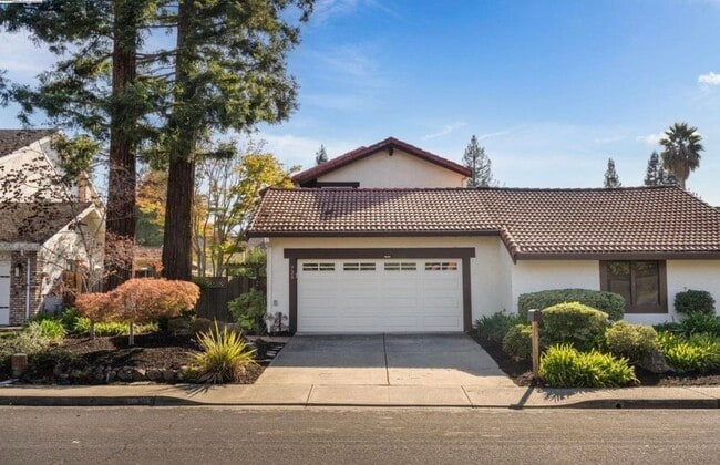 Foto del edificio - 725 Old Creek Rd