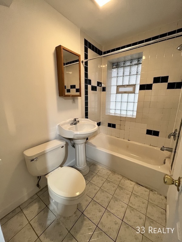 Building Photo - 2847 N Rockwell-G